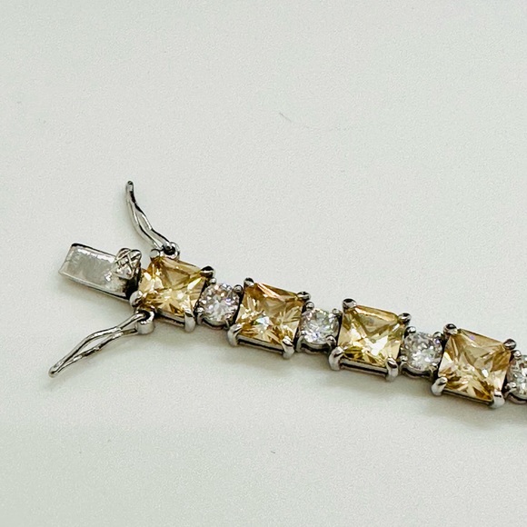 Beautiful Crystal 925 Tennis Bracelet - Picture 14 of 17